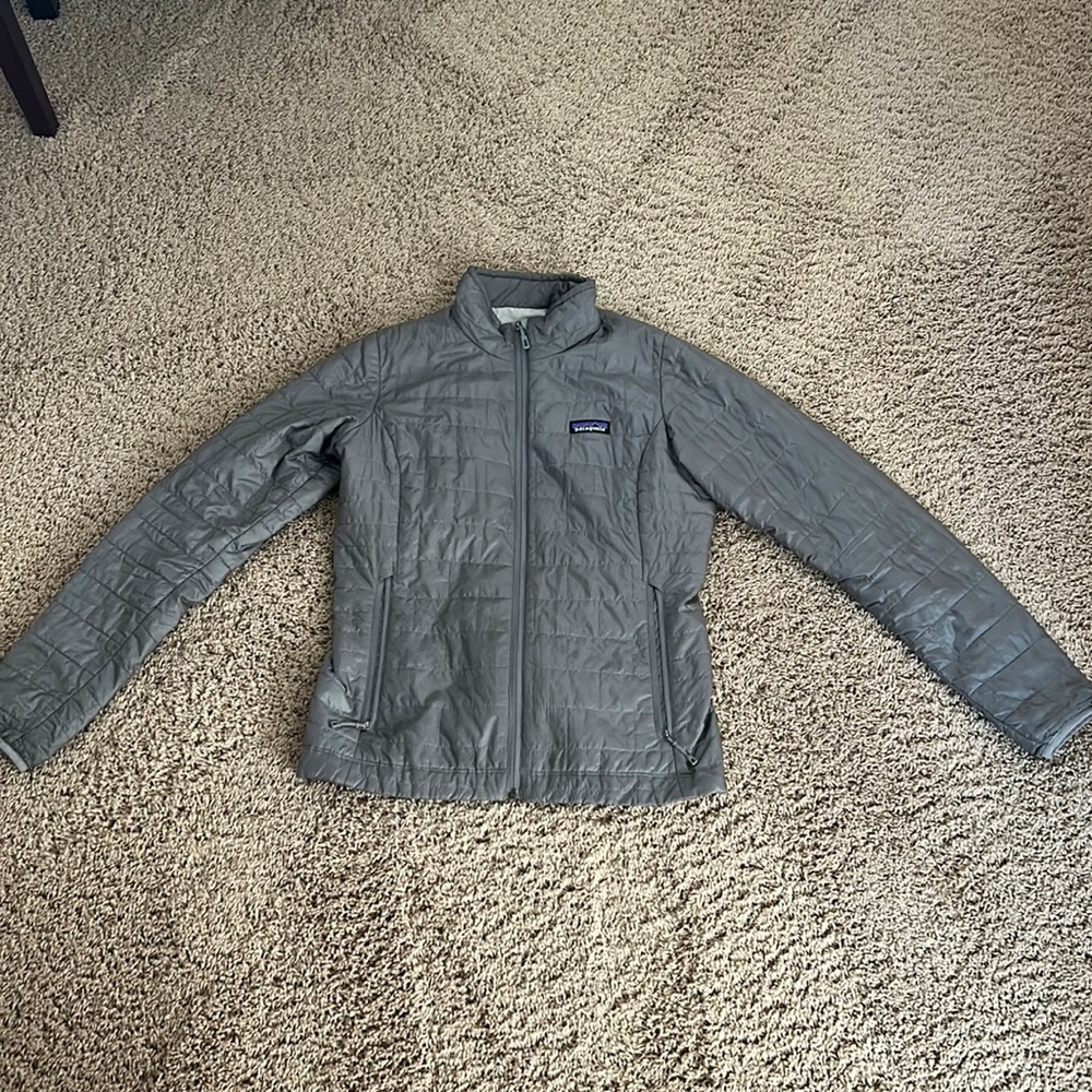 Women’s zip up grey Patagonia jacket